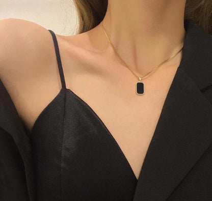 GOLD PLATED BLACK STONE PENDENT