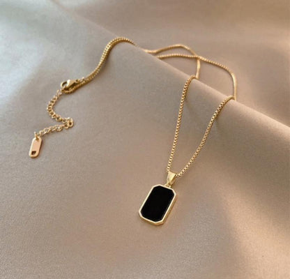 GOLD PLATED BLACK STONE PENDENT