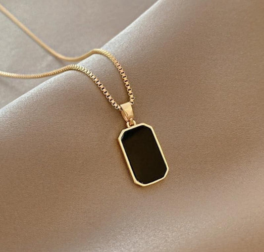 GOLD PLATED BLACK STONE PENDENT